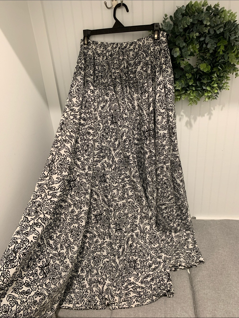Venus full Black & White Floral Print Maxi Skirt - Women's S NWOT